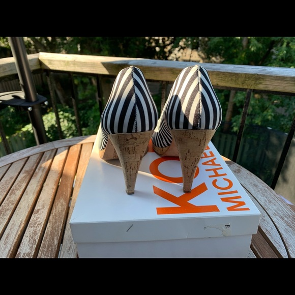 Michael Kors Black & White Stripe Open Toe - Picture 4 of 6